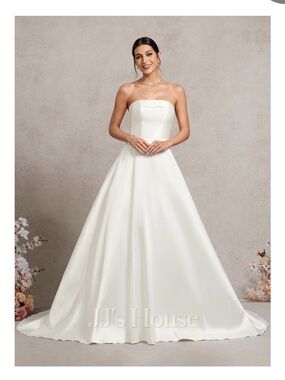 NWT Strapless wedding gown with convertible straps